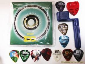 PICK HOLDER STRING WINDERAND 10 PICKS PLECTRUMS