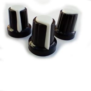THREE 16MM RIBBED POT KNOB WITH WHITE POINTER