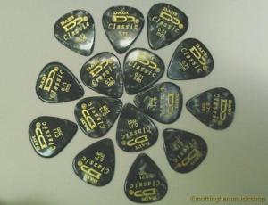 15 GREY 84 PLECTRUMS