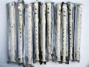 10 CREAM DESCANT SCHOOL RECORDERS