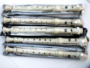 5 CREAM DESCANT SCHOOL RECORDERS